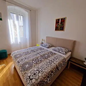 https://downtown-apartment-nora.splithotels.org